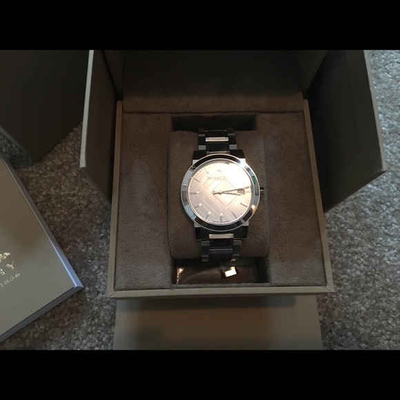 Authentic Burberry Watch - Picture 3 of 6