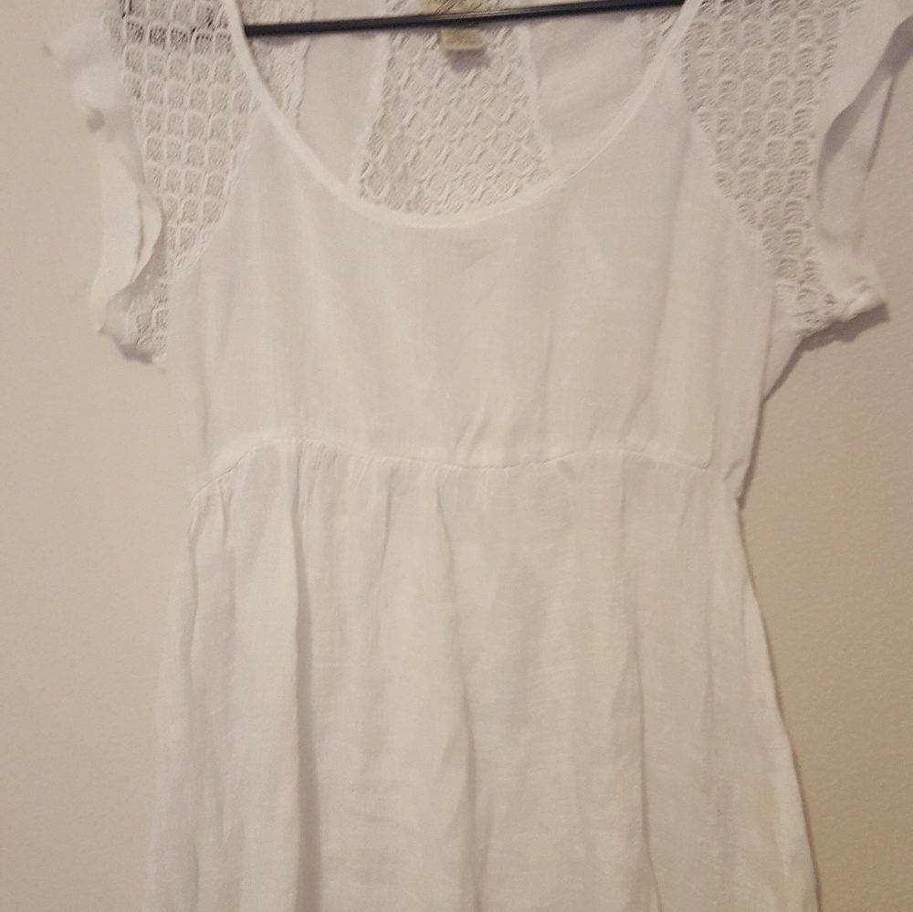 White short sleeve top