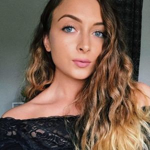 Meet your Posher, Mia