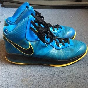 Used NIKE Lebron 8 V-2 Entourage shoes
