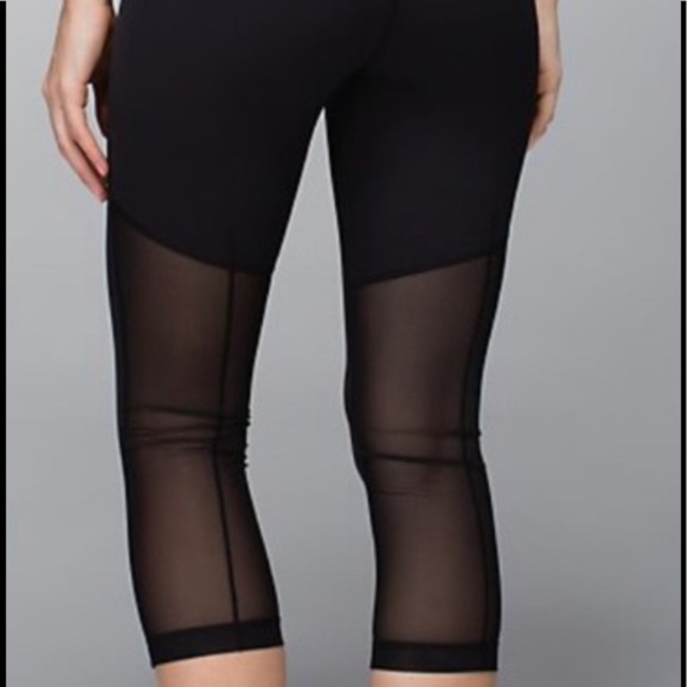 Lululemon breathe easy crop color blk size 4