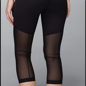 Lululemon breathe easy crop color blk size 4