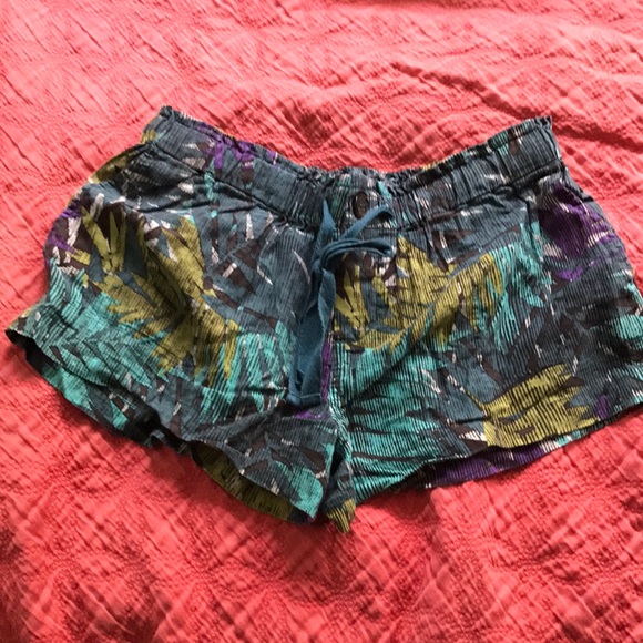 Forever 21 beach shorts - Picture 2 of 4