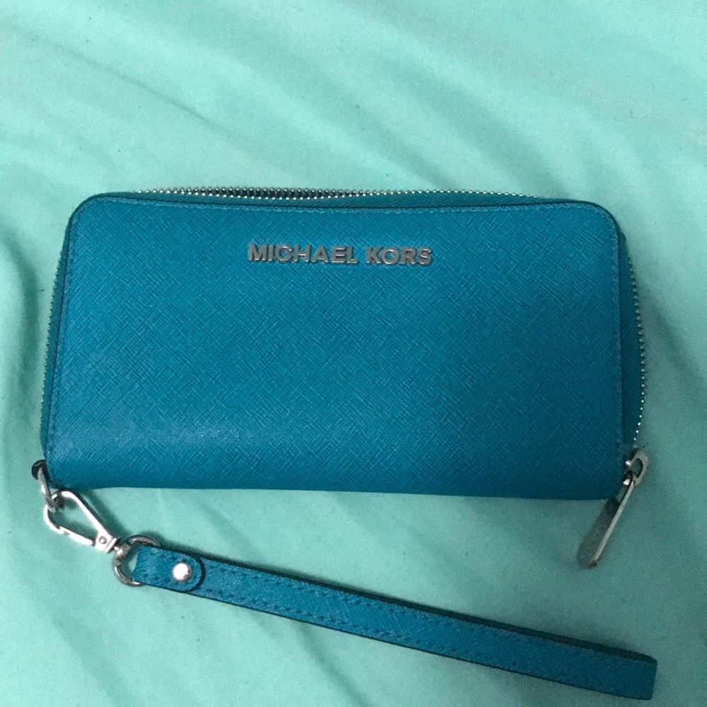 Michael kors wristlet wallet