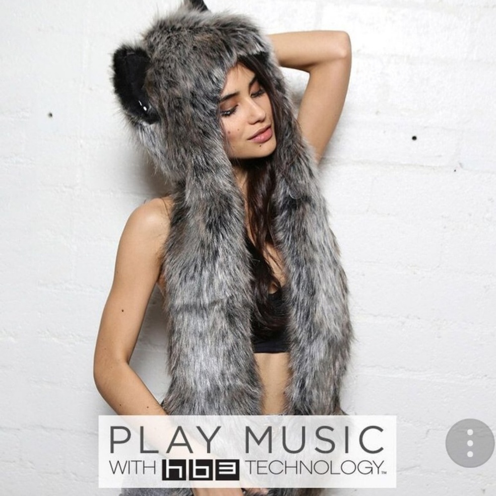 RARE 'Grey Wolf' Spirithood w/ washable speakers