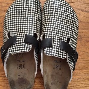 Houndstooth Boston clogs by Birkenstock