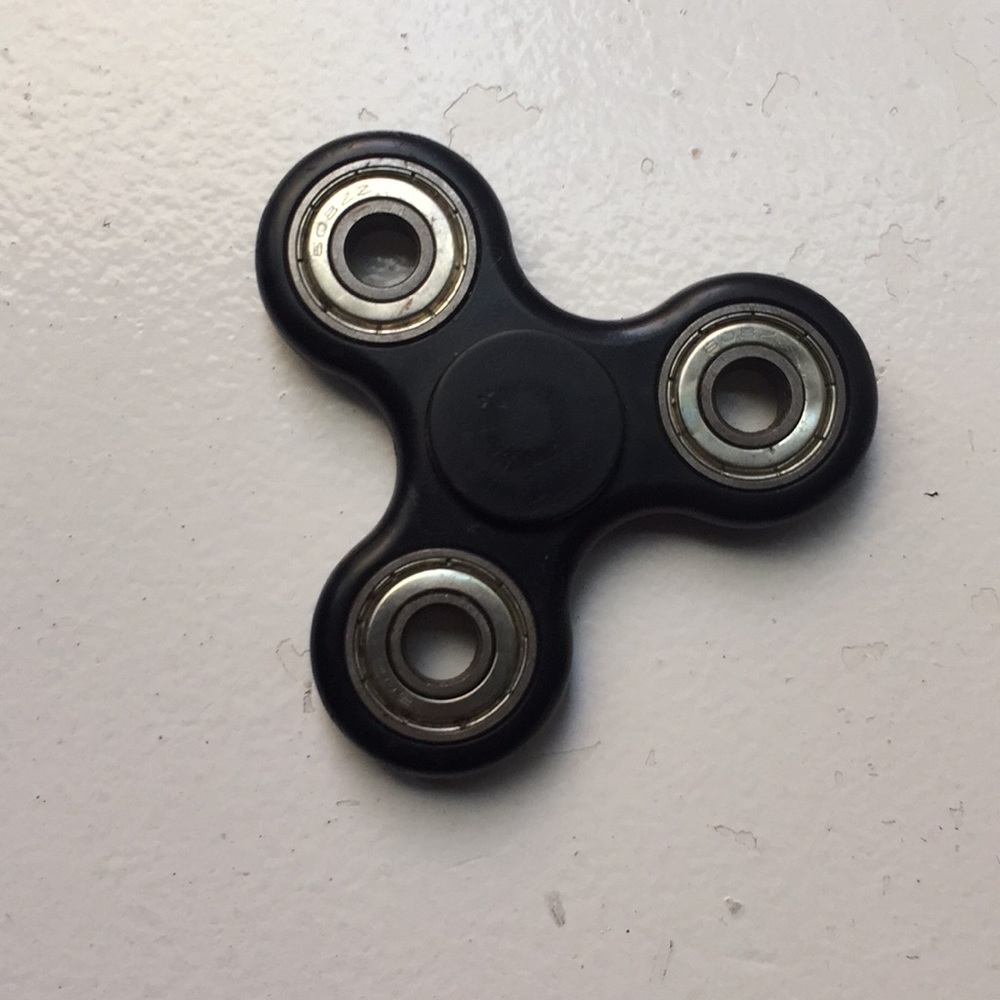 BLACK SPINNER
