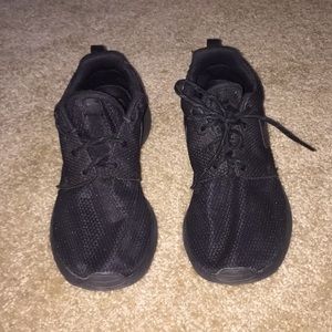 Youth black on black Roshes 1
