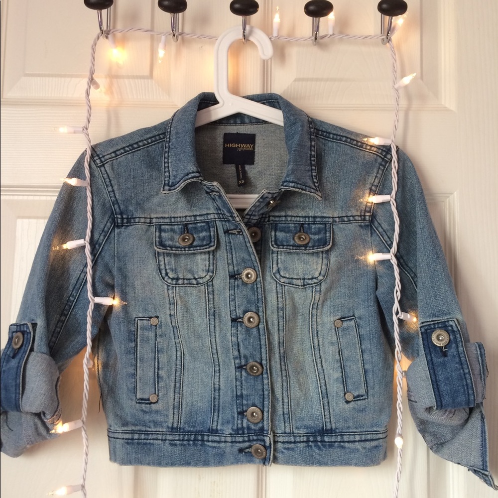 Light Wash Cropped Jean Jacket