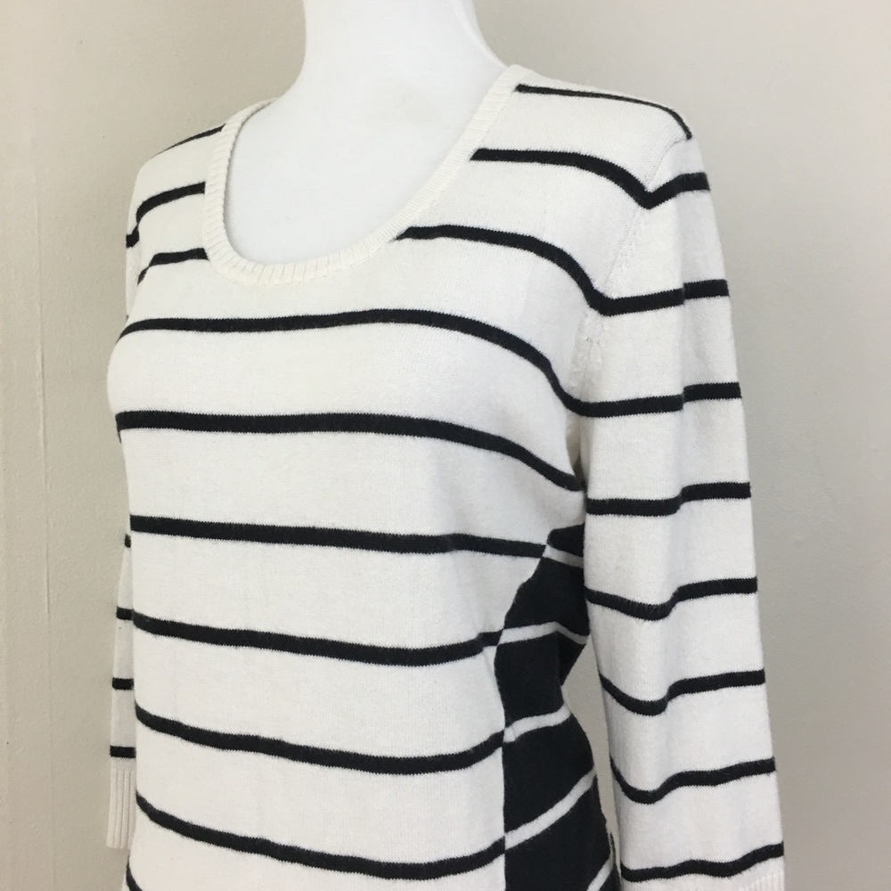 ❌SOLD❌Banana Republic 3/4 Sleeve Striped Sweater - Picture 3 of 8