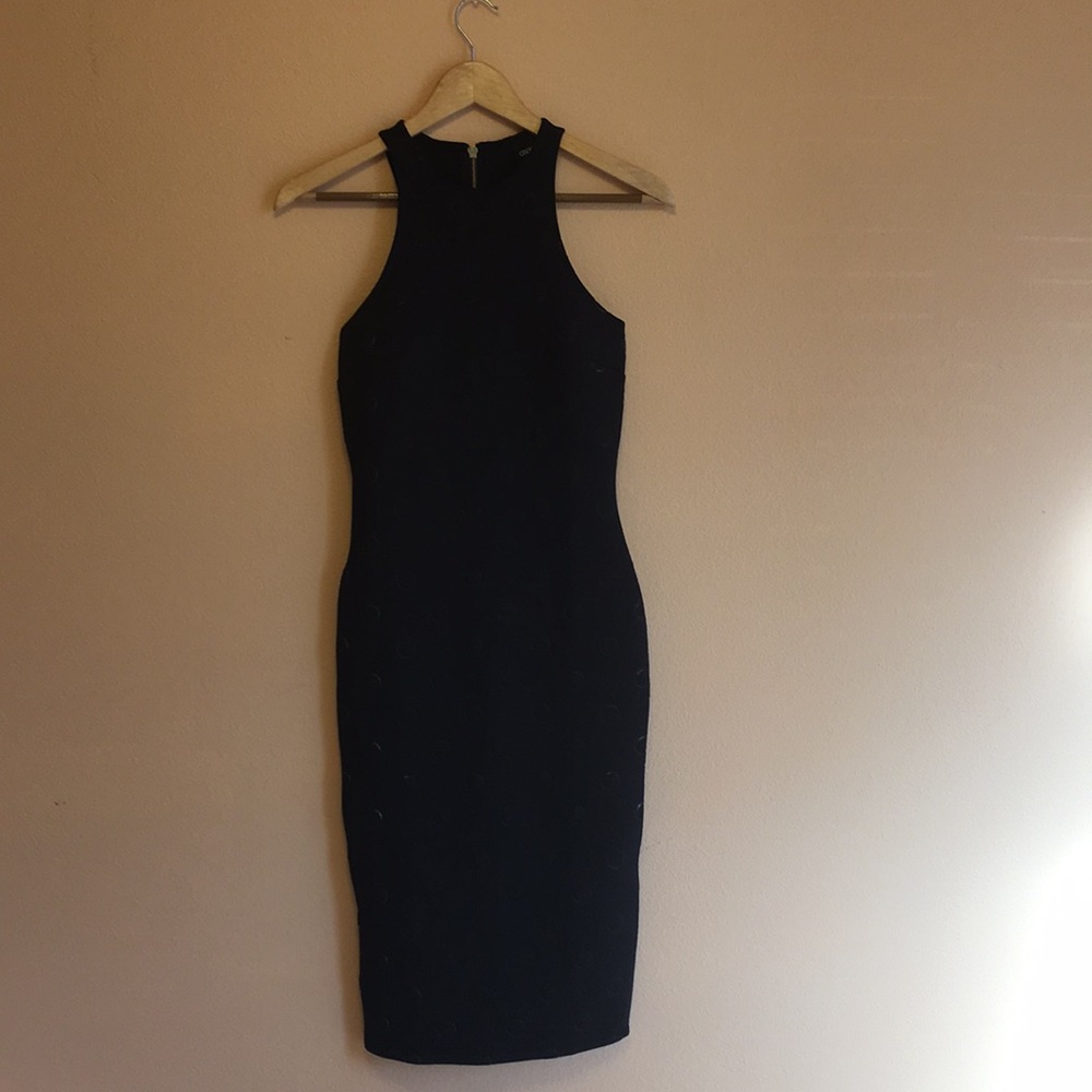 Black sleeveless dress