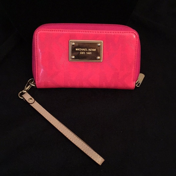 Michael Kors Handbags - ❗️FINAL PRICE DROP❗️Michael Kors Wristlet