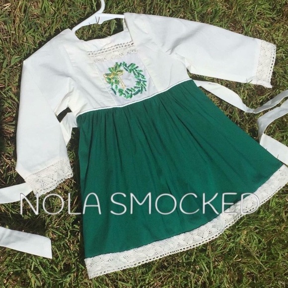 🎄Green wreath with lace pinafore dress - Picture 1 of 3