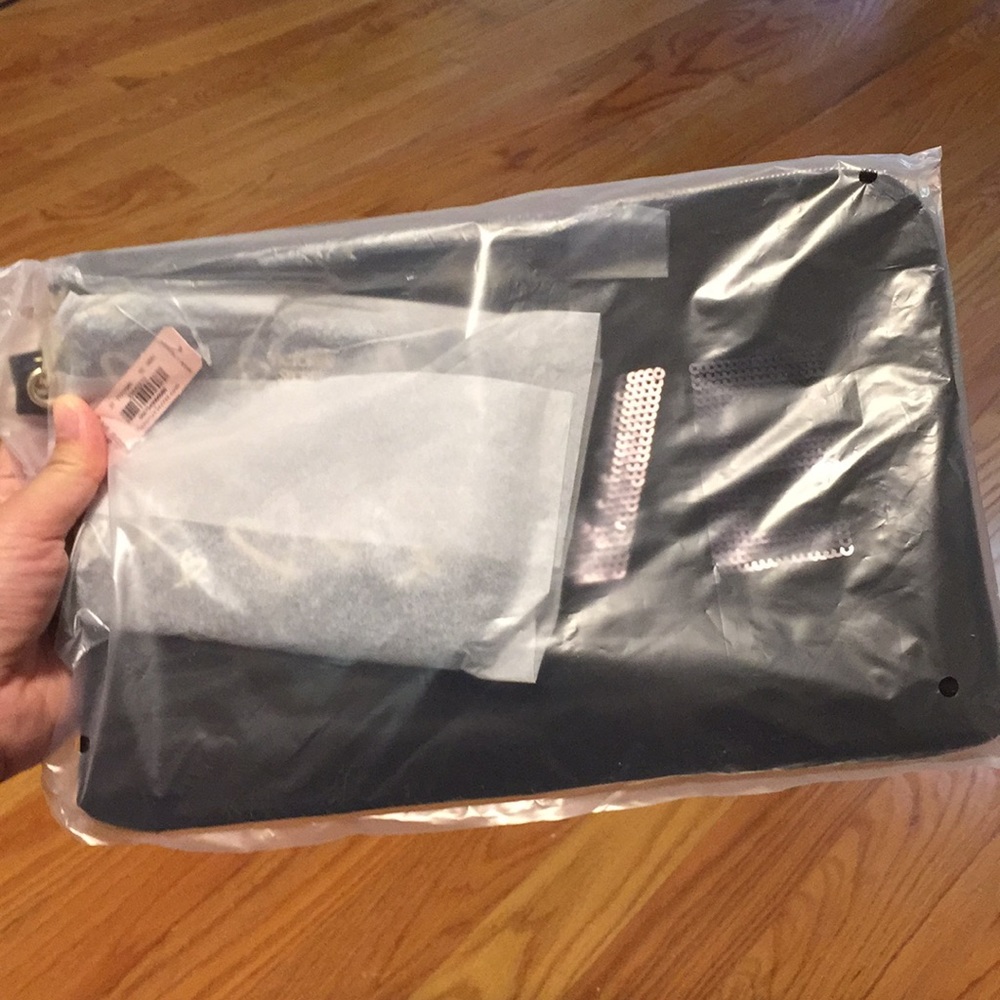 Victoria's Secret love clutch set new - Picture 2 of 2