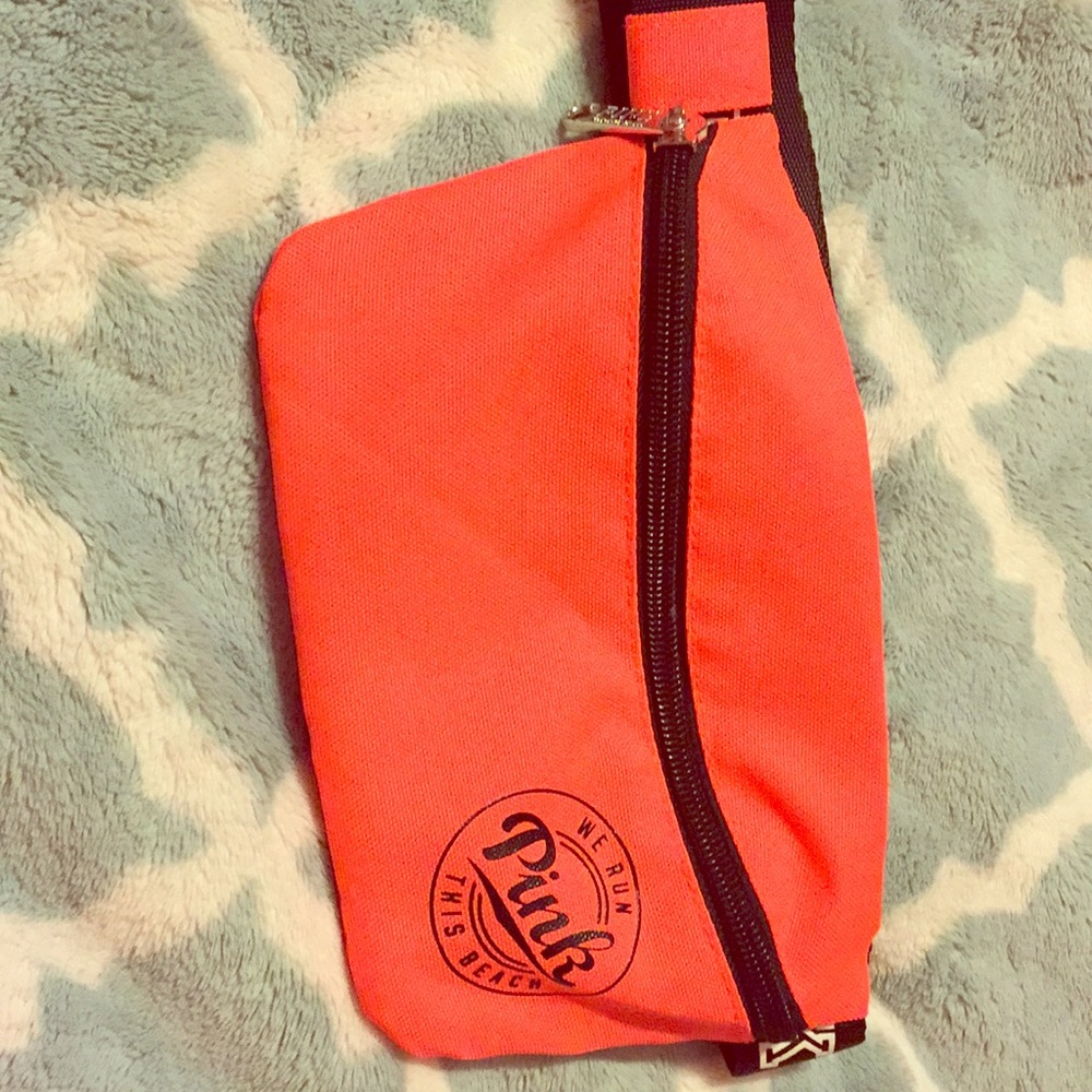 I am selling this VS pink fanny pack.