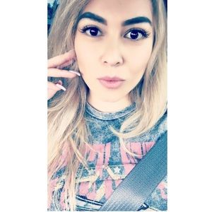 Meet your Posher, Johana