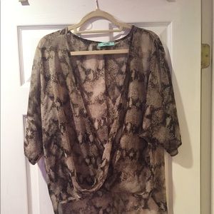 Snakeskin Pattern Top 🛍