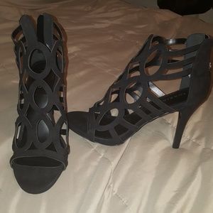 Circle Design Strappy Heel