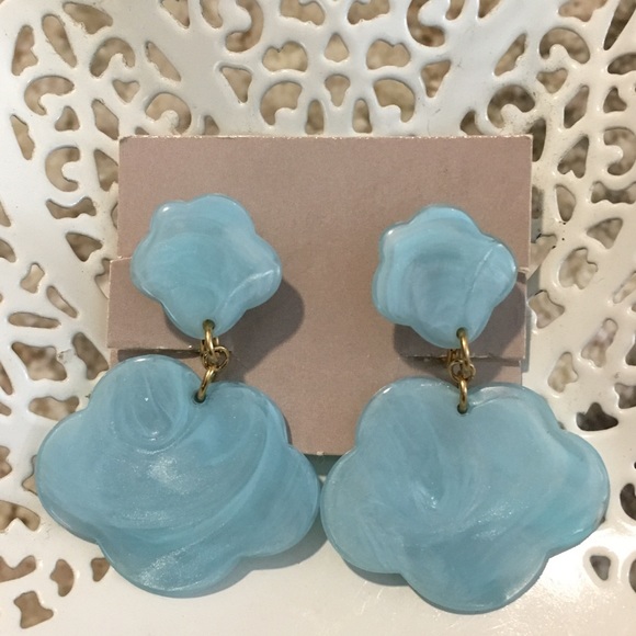 Never worn Blue Cloud Earrings Clip-On - Picture 1 of 3