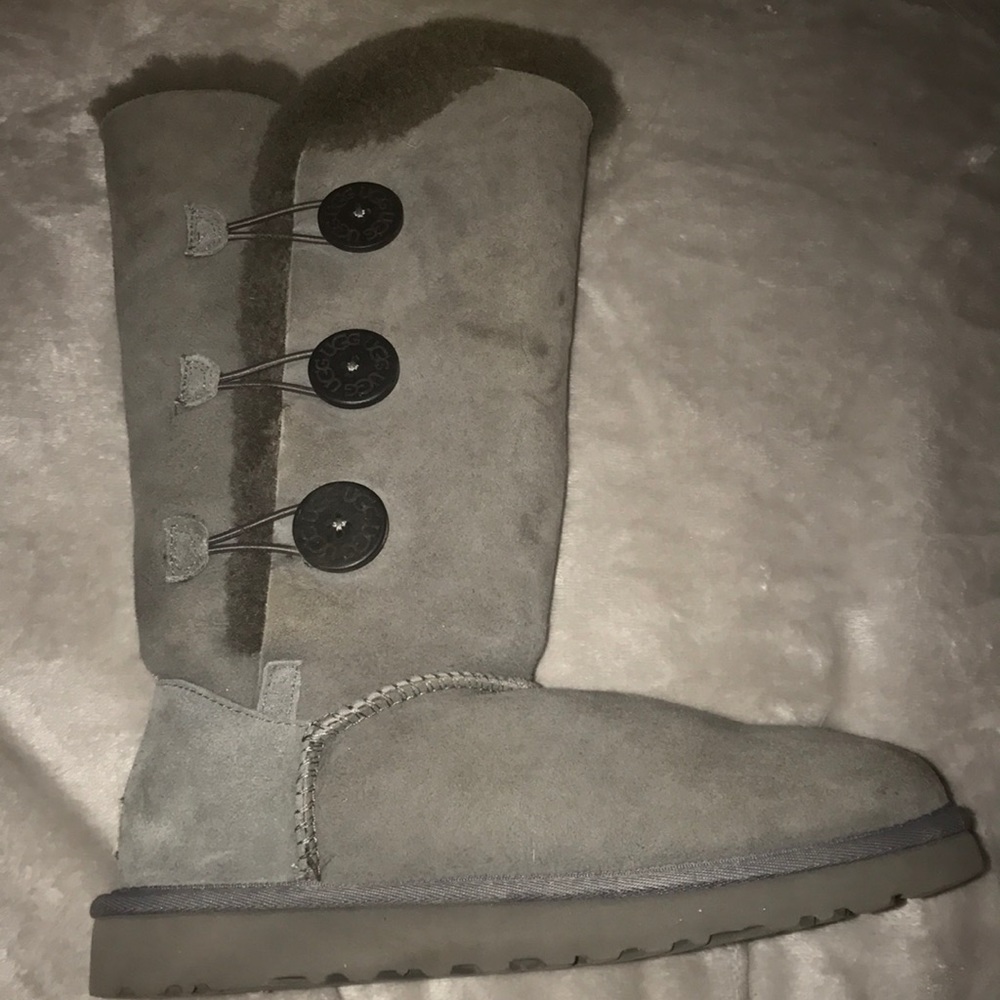 size 7 tall bailey button uggs 💕💕