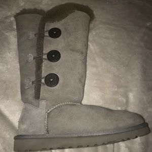 size 7 tall bailey button uggs 💕💕