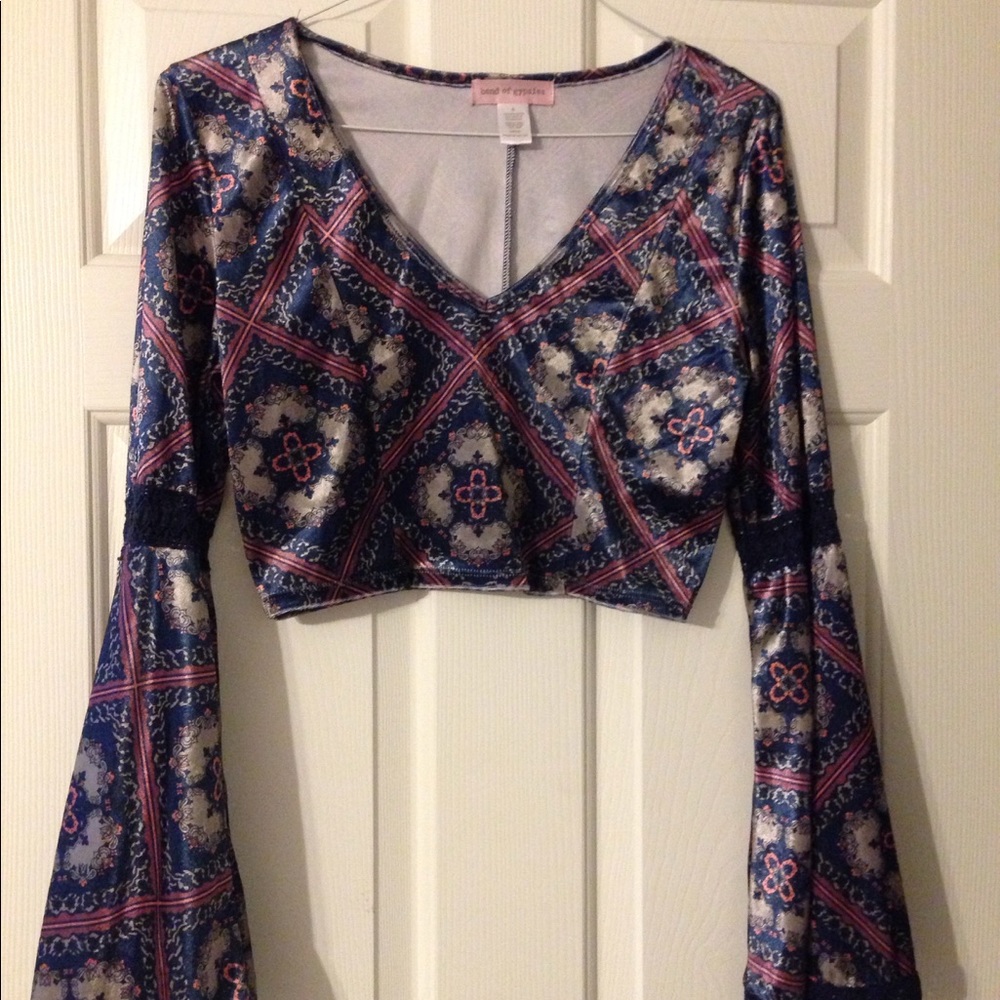 Long sleeve crop