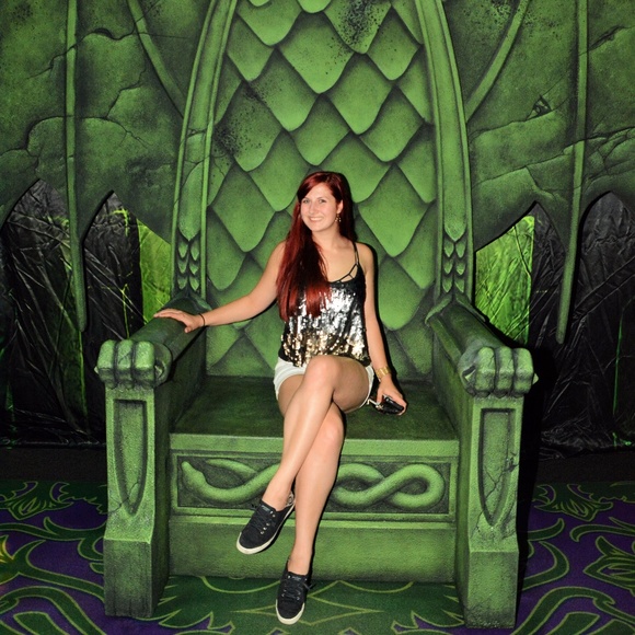 Meet your Posher, Lizz! - Picture 3 of 3