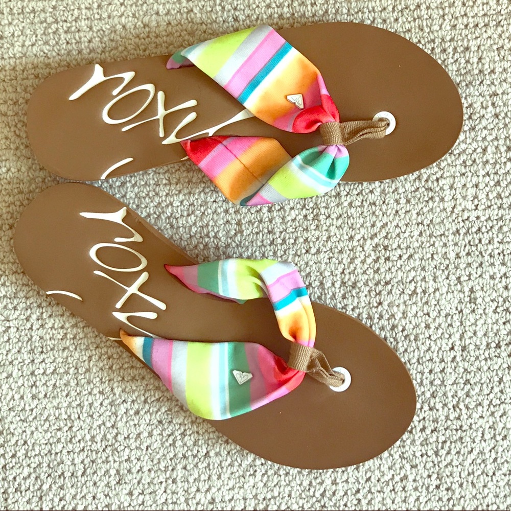 bright & colorful ROXY flip flops 🌊