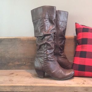 Bear Traps // size 9 // slouchy boot
