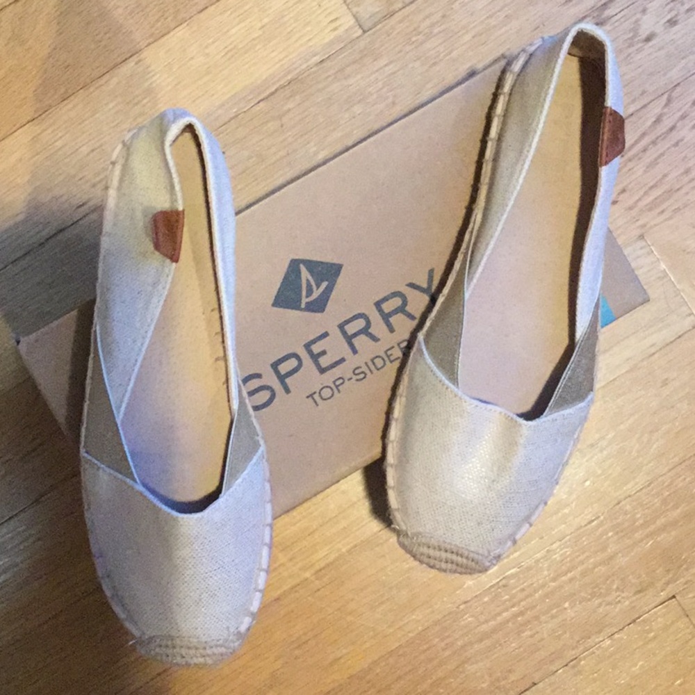 Sperry new in box size 6 1/2