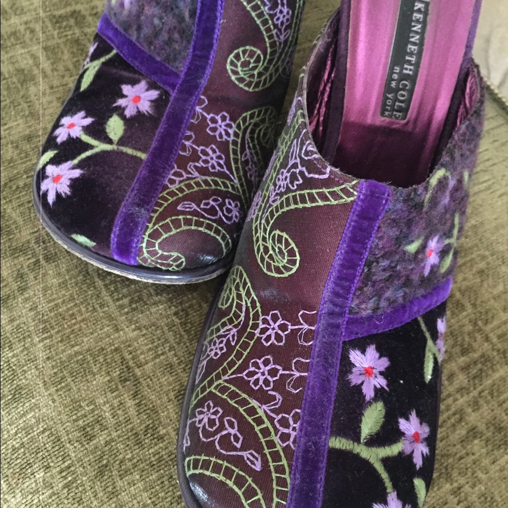Embroidery mule shoe by Kenneth Cole/Italy 7.5