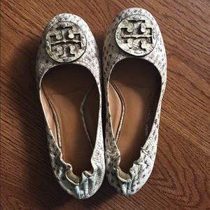 Gold/beige reva-met flats