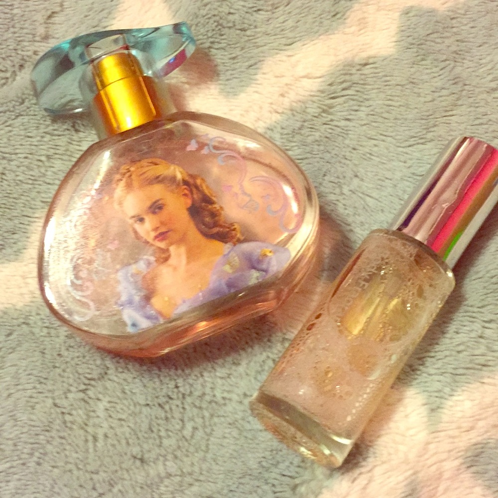 Bundle of 2 perfumes.