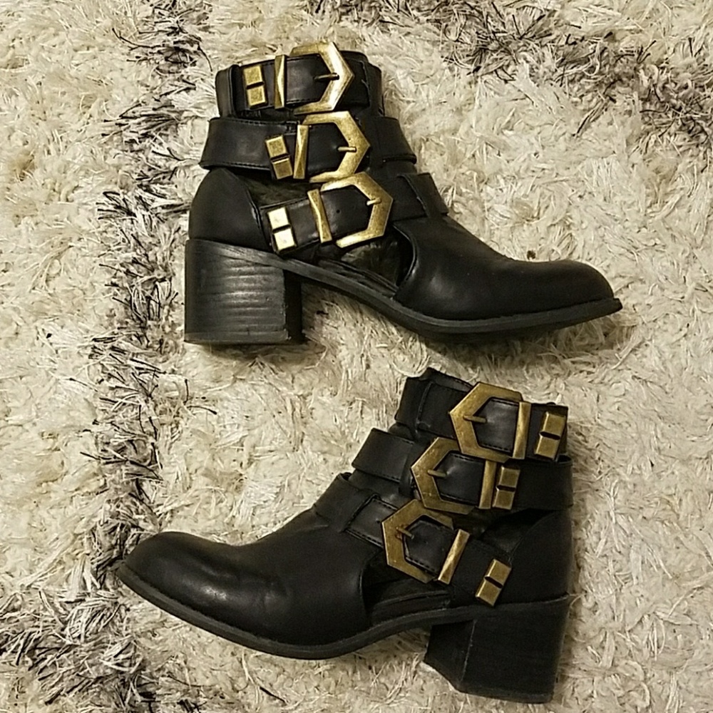 Forever 21 triple buckle cut out bootie
