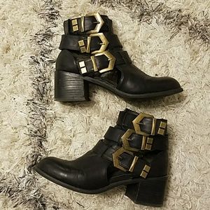 Forever 21 triple buckle cut out bootie