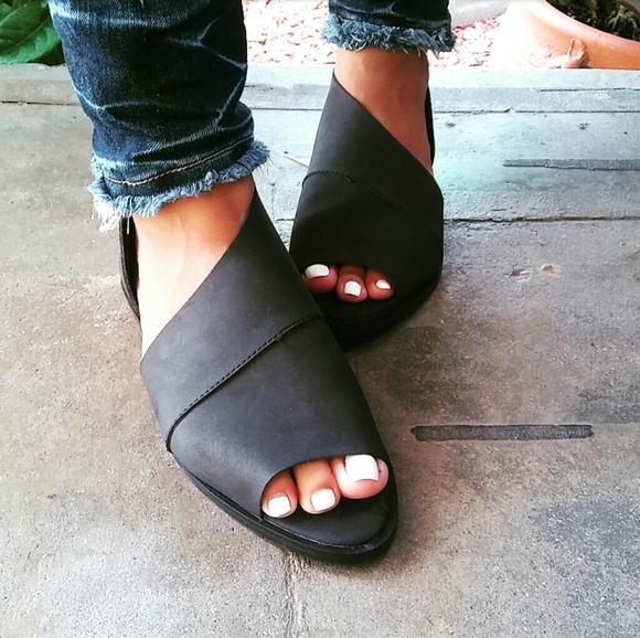 LAST PAIR!!//The Olive//Black open toe Flat/Sandal - Picture 2 of 4