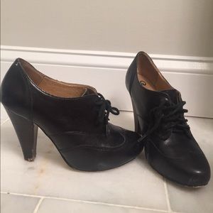 Seychelles oxfords lace up heels.