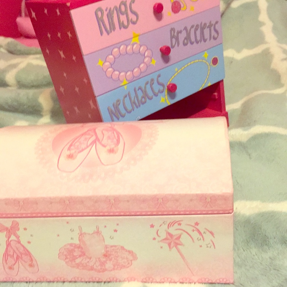 Bundle of two girl jewelry boxes.