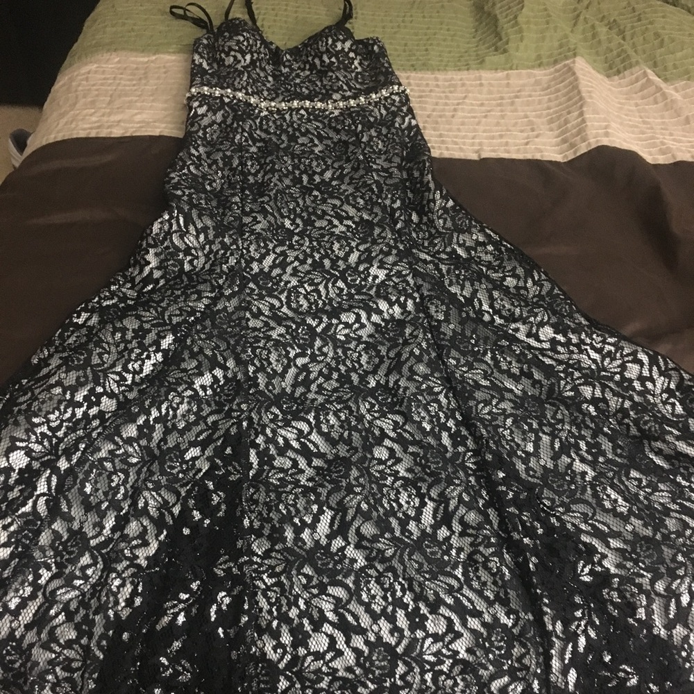 Elegant black and white desss