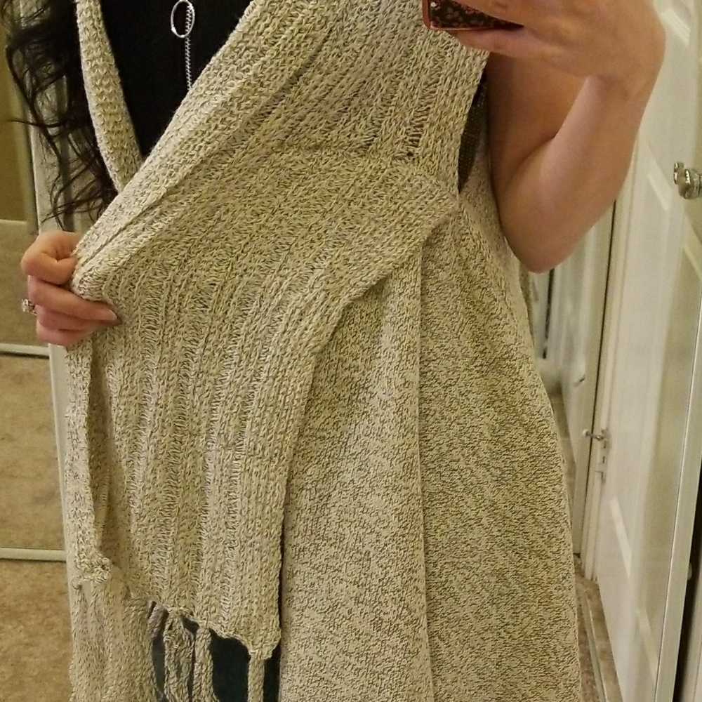Front Open Fringe Trim Cardigan Vest - Picture 7 of 8