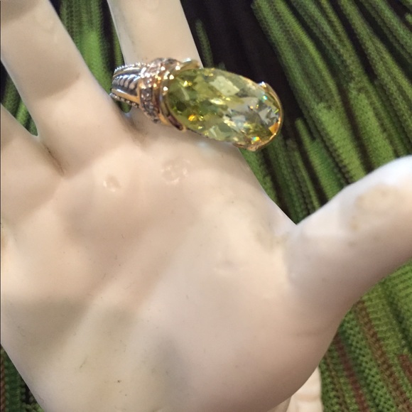 Gorgeous Sterling Silver Ring - Picture 2 of 4