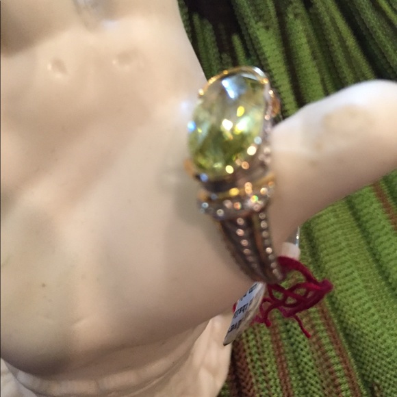 Gorgeous Sterling Silver Ring - Picture 3 of 4