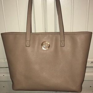 Michael Kors Jet Set tote