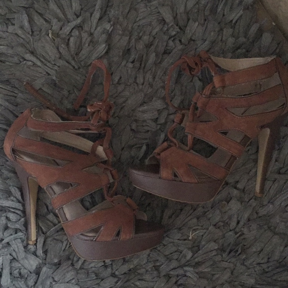 Colin Stuart platform tan tie up heel
