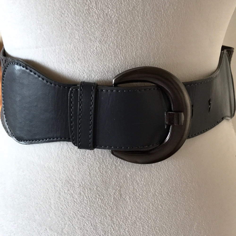 Grey faux leather stretch belt..
