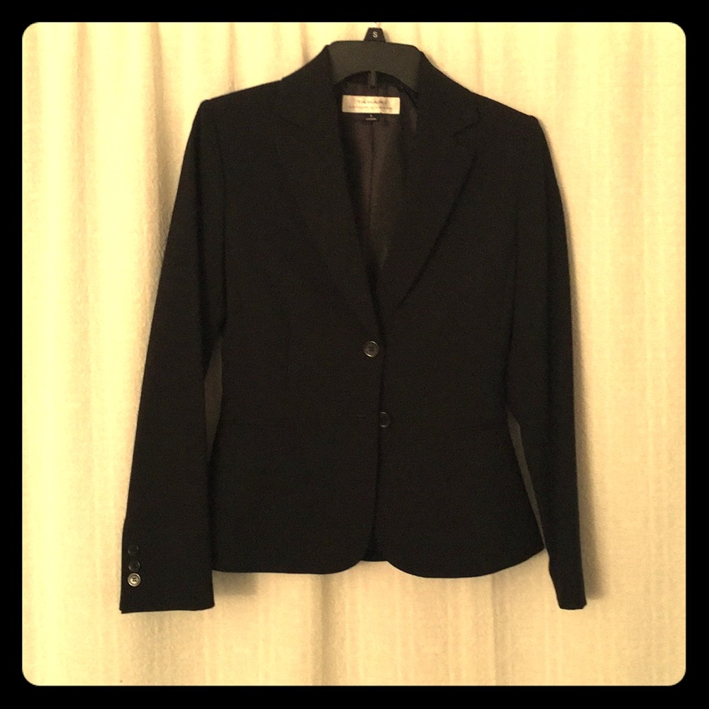 Women's Tahari skirt and blazer.
