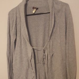 Susina Gray ruffle cardigan sz L