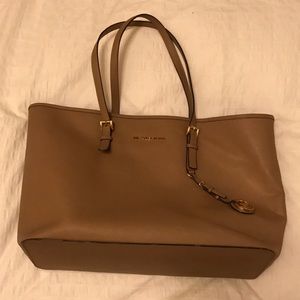 Michael Kors Jet Setter Large Tote