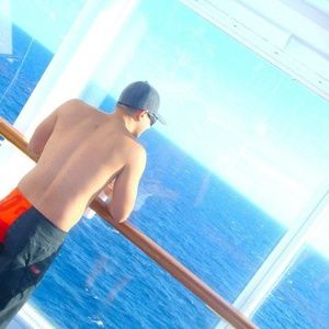 Meet your Posher, Cesar