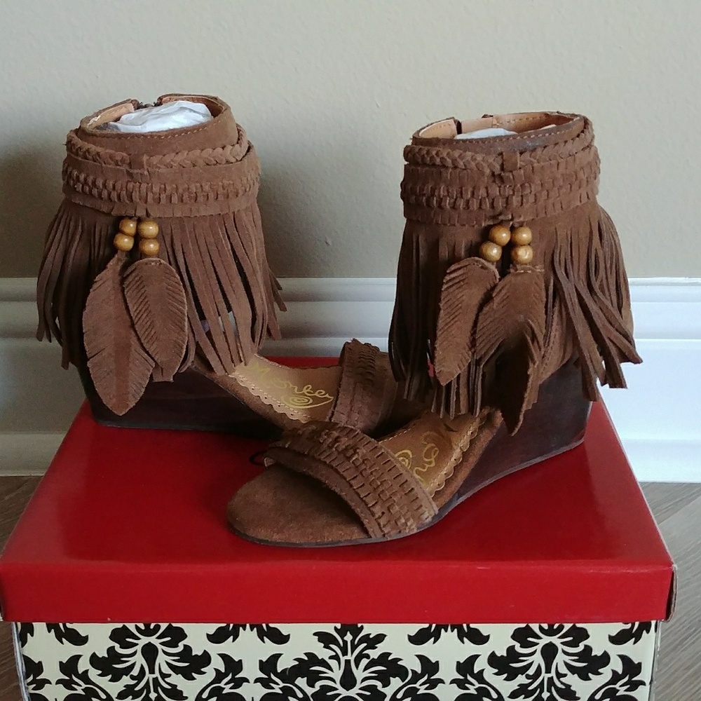 Women's sandals new never worn